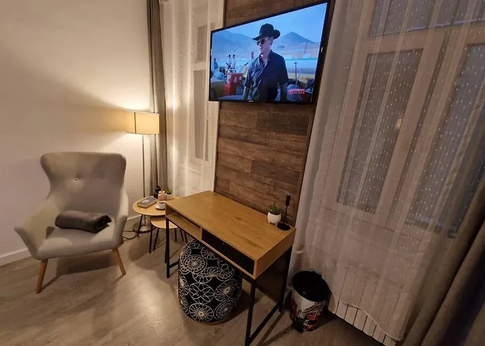 Ultra Bohemian 4 Apartment